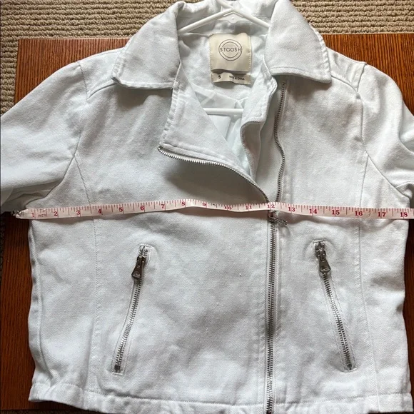 STOOSH White jean jacket. Beautiful detailed Blue floral embroidery. Size small - Picture 9 of 12